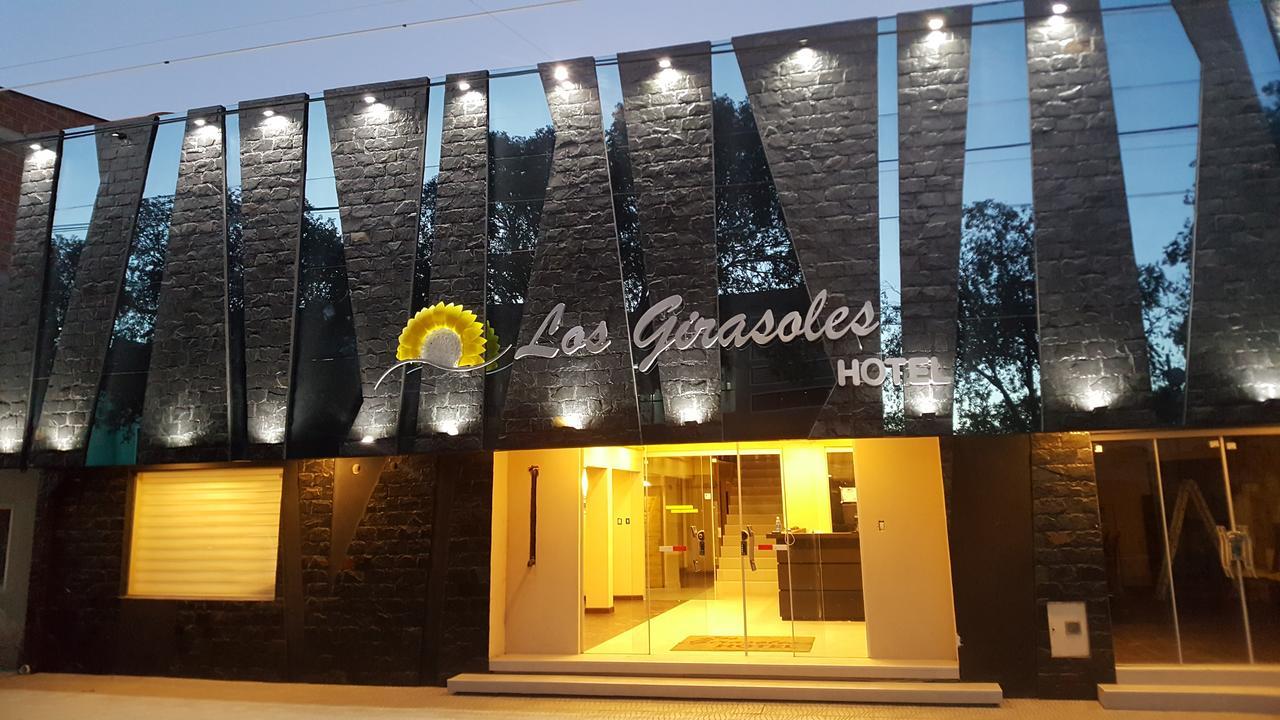 אויוני Los Girasoles Hotel מראה חיצוני תמונה