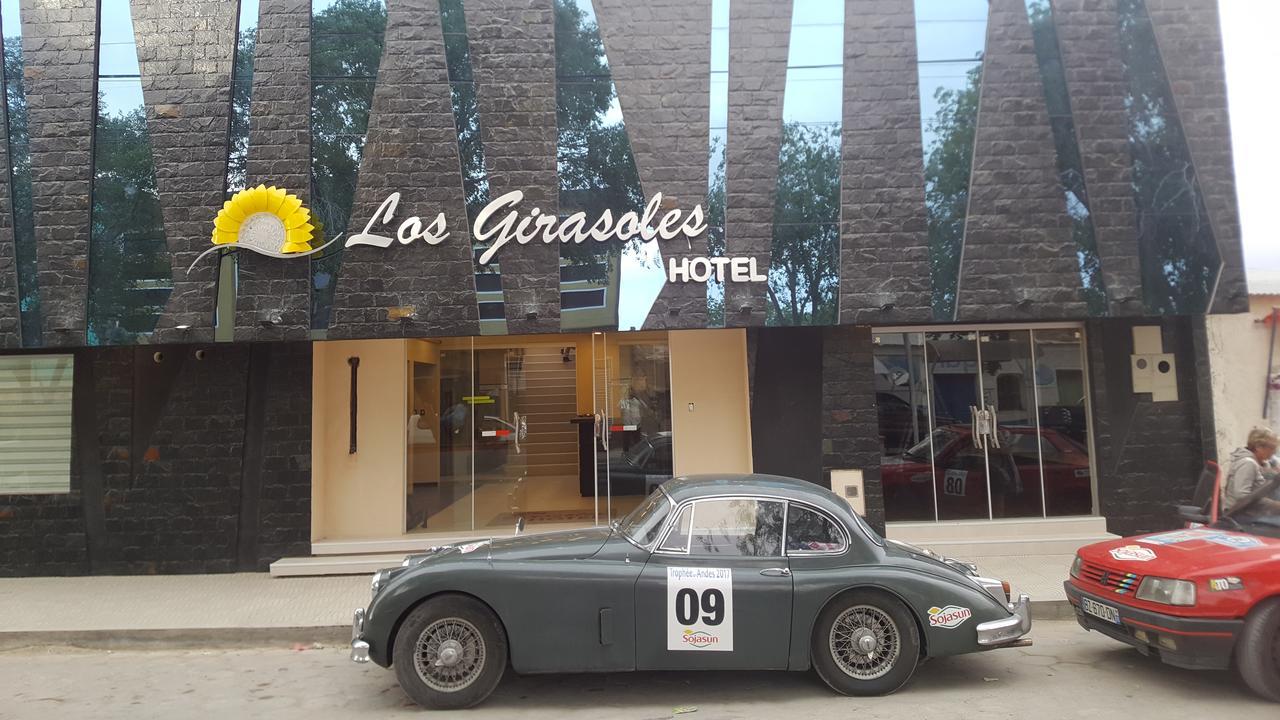 אויוני Los Girasoles Hotel מראה חיצוני תמונה