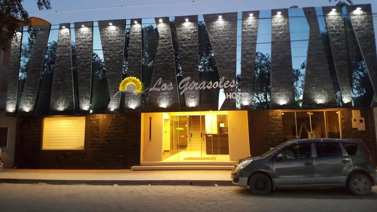 אויוני Los Girasoles Hotel מראה חיצוני תמונה