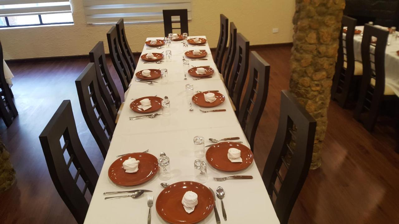 אויוני Los Girasoles Hotel מראה חיצוני תמונה